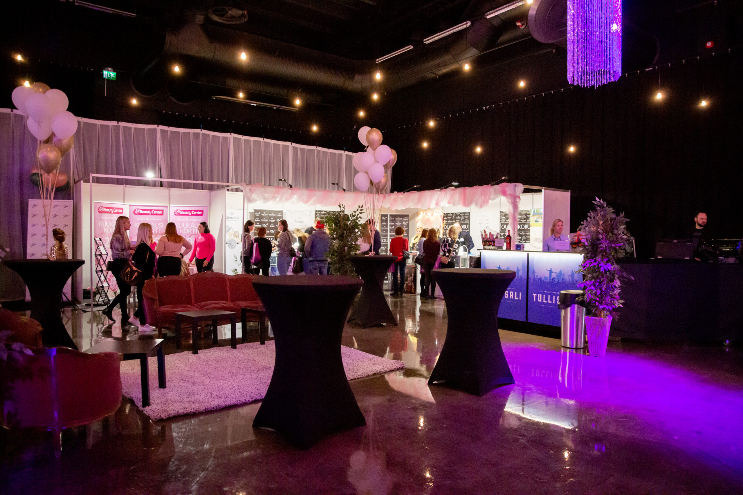 7 valoteknistä ratkaisua tunnelman luomiseen tilaisuudessa