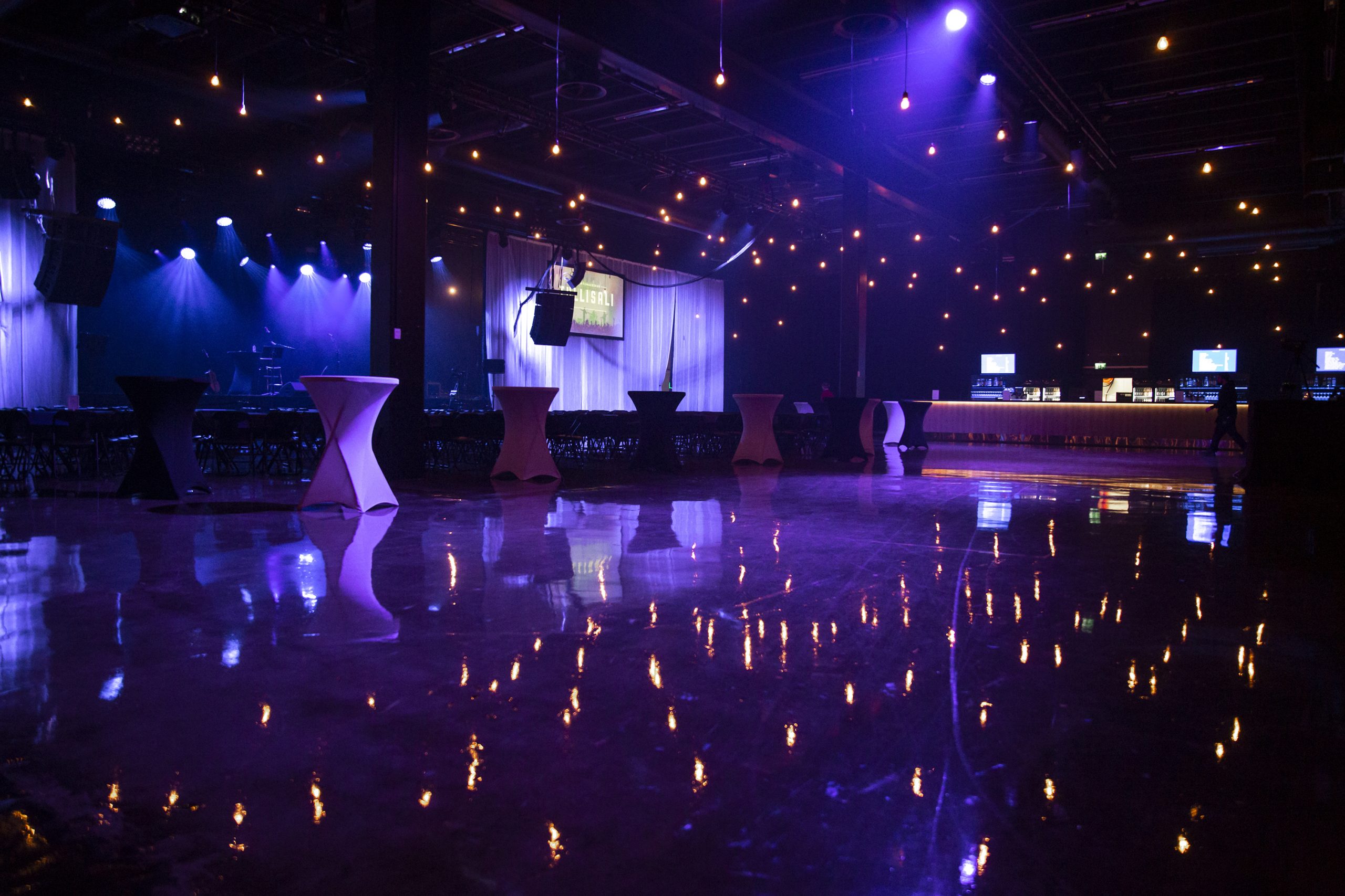 Mitä AV-tekniikkaa tarvitaan onnistuneeseen seminaariin?